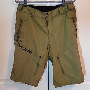 Dakine MTB mountain biking shorts - racing cycling shorts - XL - olive green